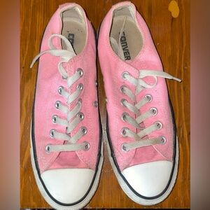 Pink converse low top